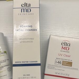 EltaMD Foaming Facial Cleanser - White and Blue